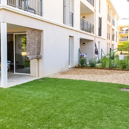 A Avec Jardin Apartment *